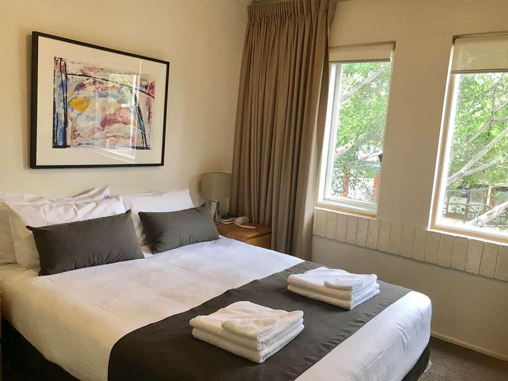 Adelaide Dress Circle Apartments - Archer Street Room photo
